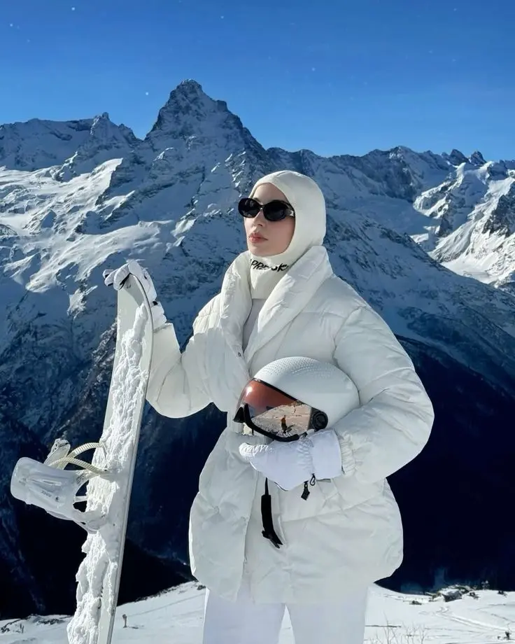 The Art of Après-Ski: 10 Essential Pieces for Mountain Magic