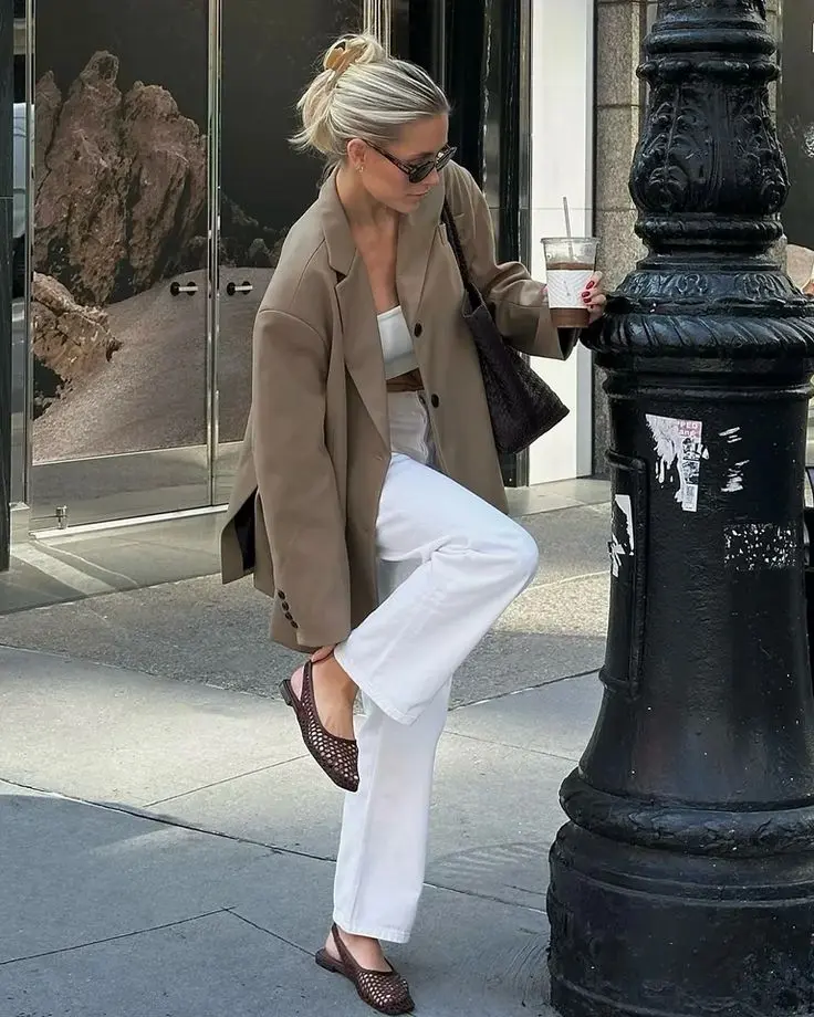 Neutral layered spring minimalist outfit idea with oversized blazer
