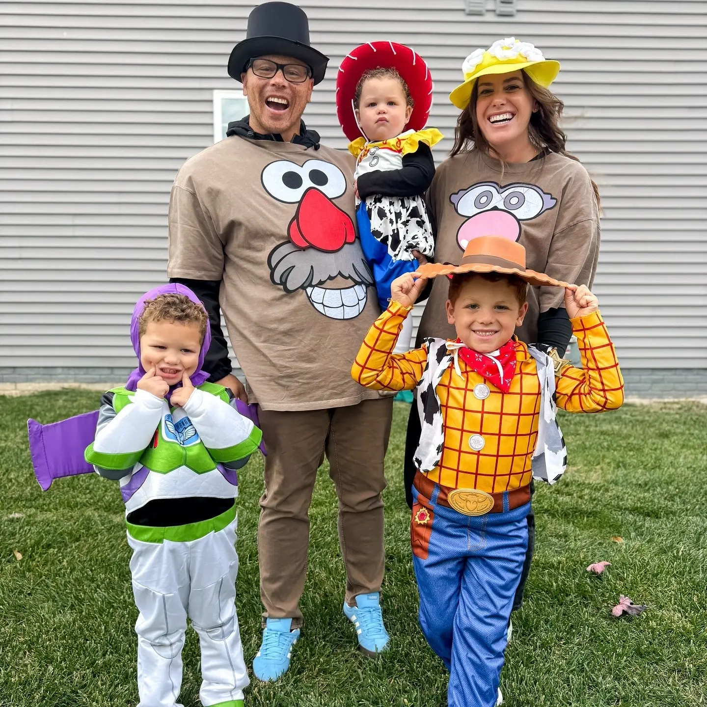 family in potato head costumes with cartoon face shirts, man in mr potato head shirt black hat, woman in mrs potato head shirt, children in toy story characters costumes potato head family outfits 12