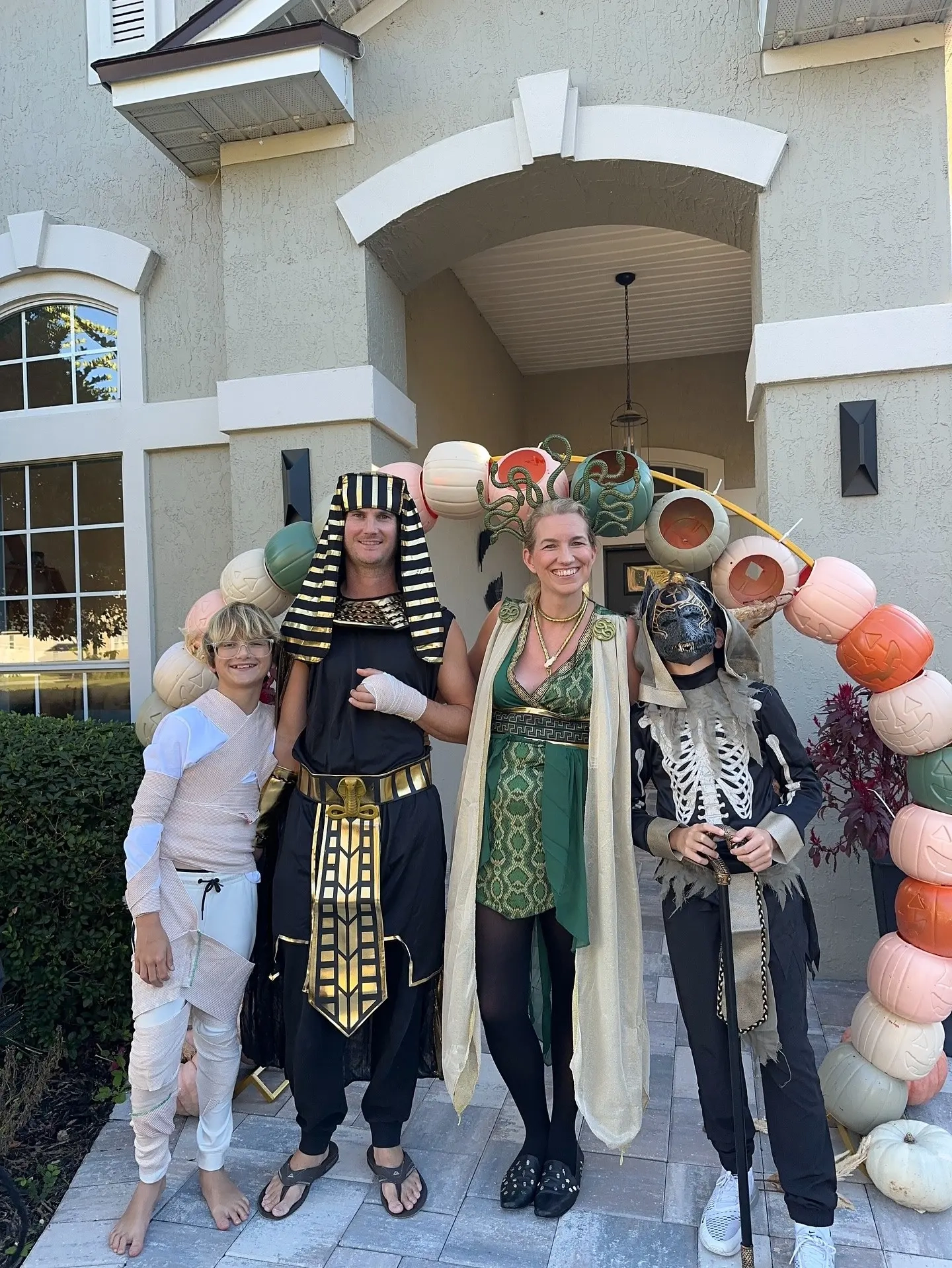 family in egyptian costumes with gold details, pharaoh headdress cleopatra dress, mummy bandages children egyptian mythology family outfits 11