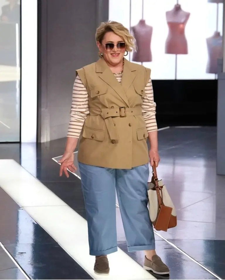woman in beige relaxed blazer striped top cuffed light blue jeans brown handbag beige platform shoes 15