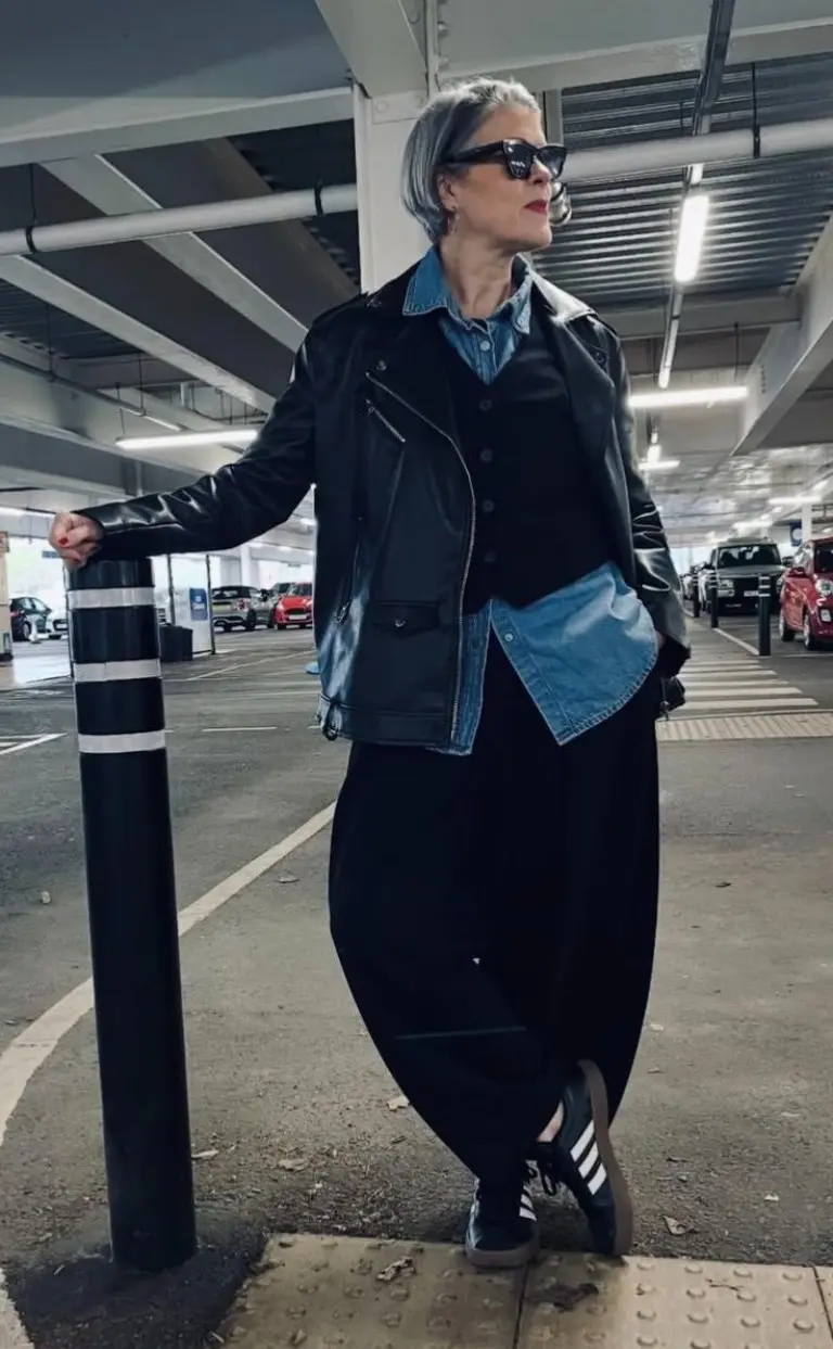 black leather moto jacket denim shirt black wide-leg pants black sneakers sunglasses outfit 15