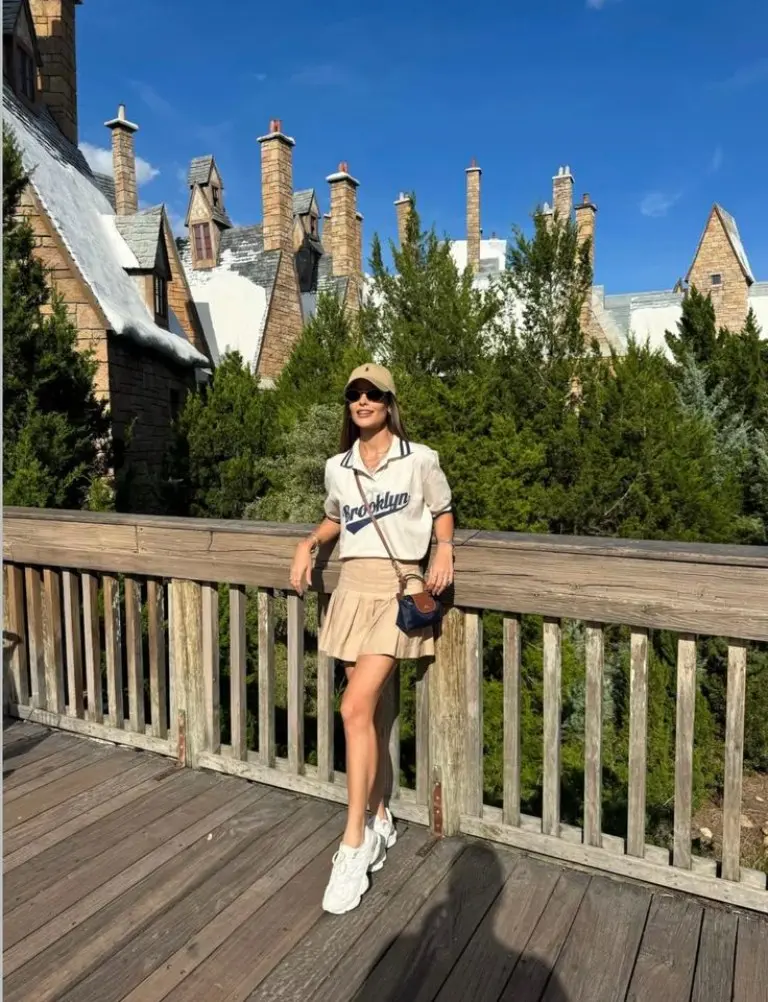 baseball jersey pleated beige skirt baseball cap white sneakers outfit 6