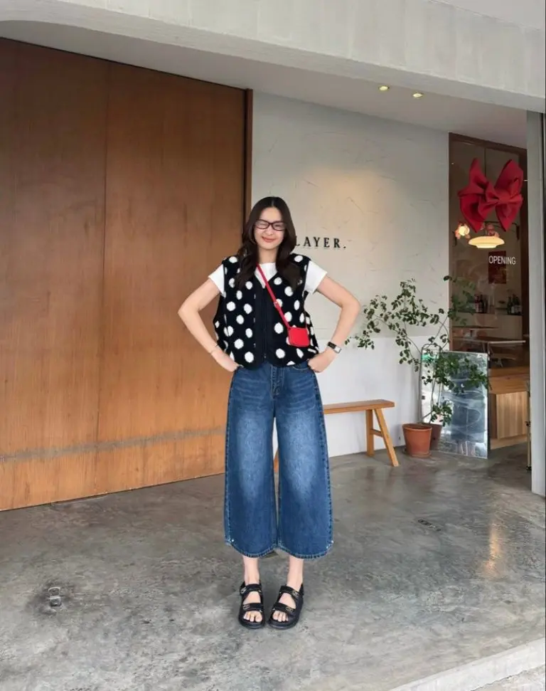 black white polka dot vest wide leg jeans black sandals glasses outfit 14