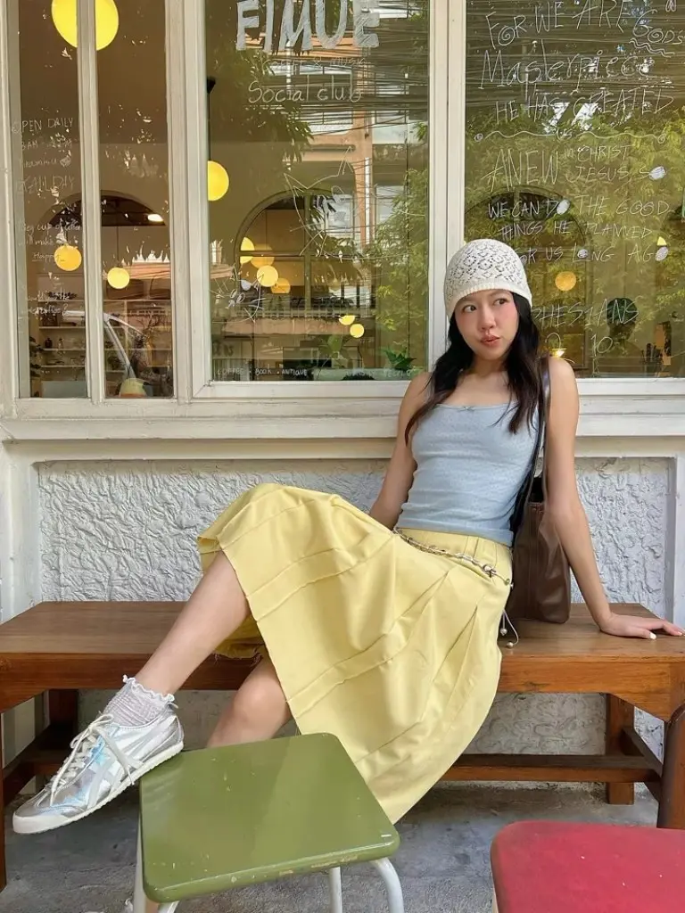 gray ribbed tank top yellow tiered midi skirt white sneakers knit beanie crossbody bag cafe outfit 1