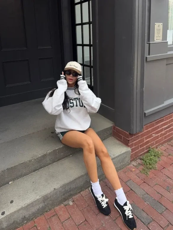 12 Alo Sneakers Outfits Every Gym Girl Is Obsessed With Right Now
