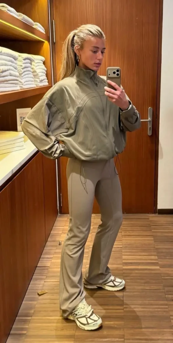 22 Salomon Sneakers Fall Outfits That Went Viral for Good Reason