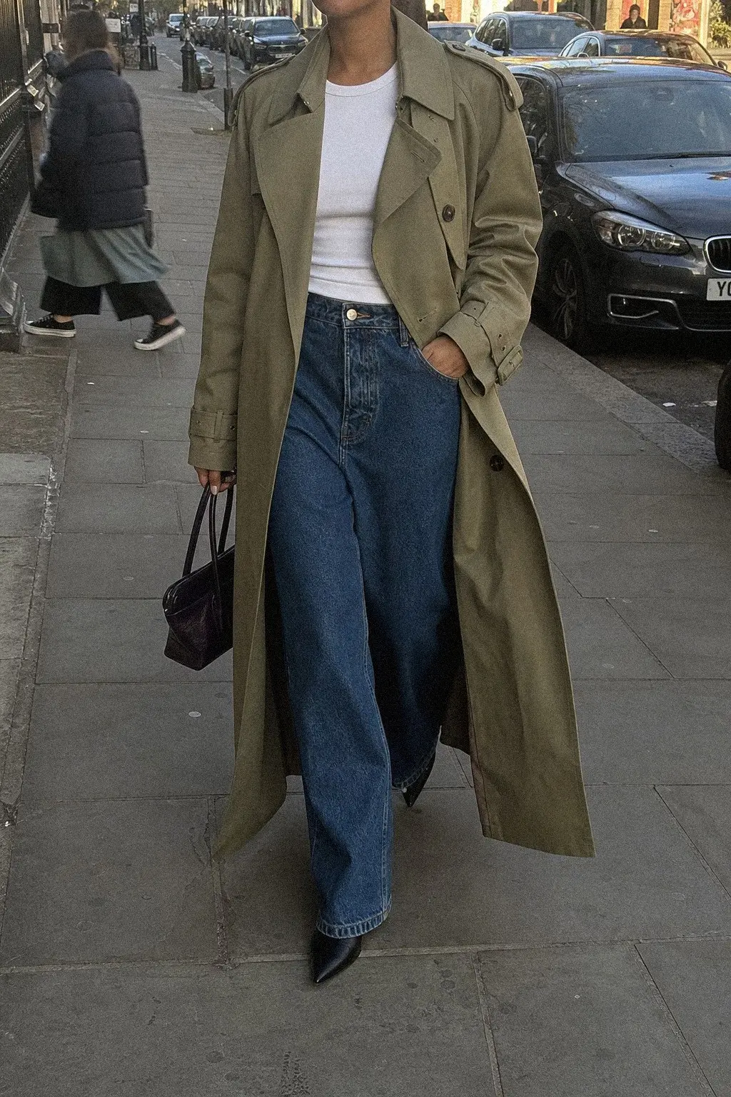 khaki trench coat white crewneck straight dark jeans small plum structured bag fall work outfit photo 2