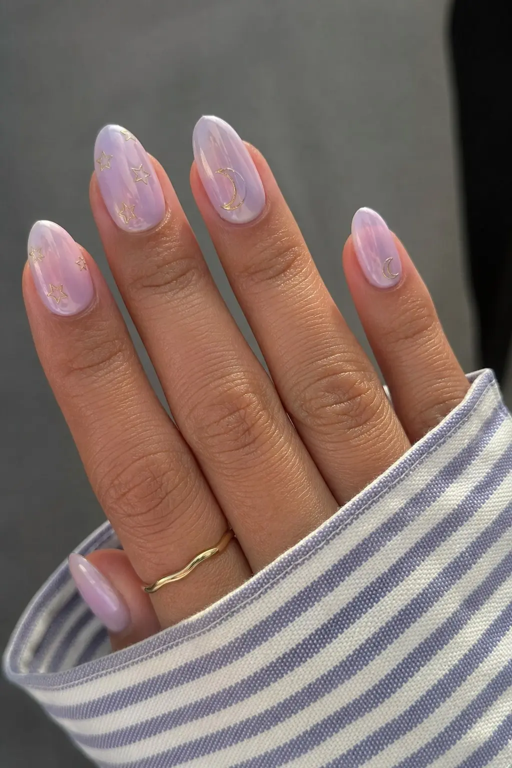 medium almond nails with sheer lavender purple watercolor swirl gel base, gold crescent moon on one nail and gold star outlines on other nails, nail look 27