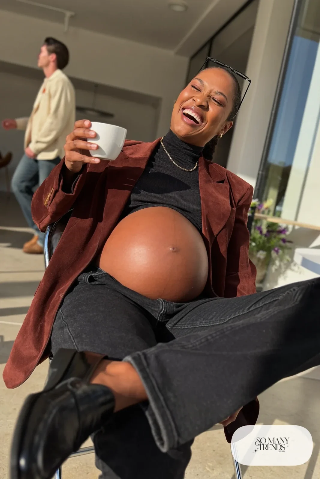 pregnant woman in chocolate suede oversized blazer, black maternity turtleneck, black straight leg jeans, black loafers, thin gold chain, sunglasses on head, outfit 16