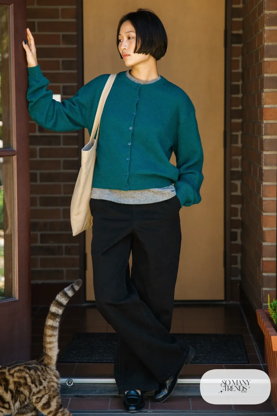 teal cardigan grey tee wide-leg black trousers black loafers tote bag outfit 33