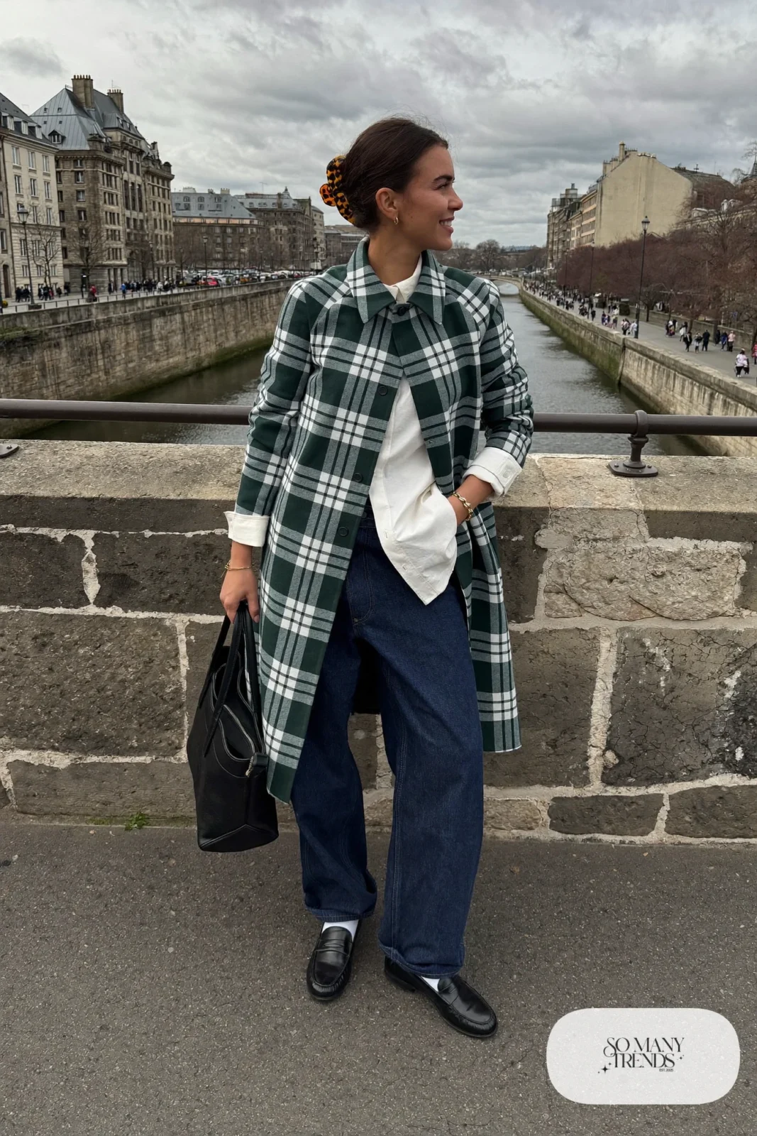 muted tartan trench coat, white collared shirt, wide dark jeans, black loafers, tote bag outfit 24