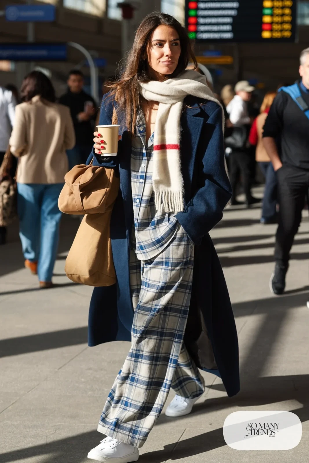 gray and blue plaid flannel shirt and pants set, long navy coat, white sneakers, tote bag outfit 25