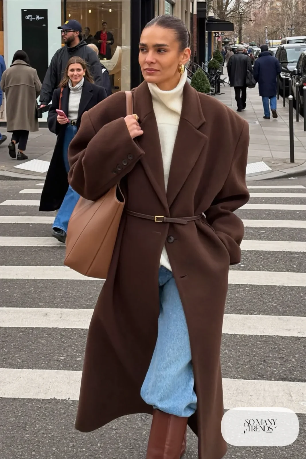 chocolate brown oversized long coat cream turtleneck blue wide-leg jeans brown boots tote bag outfit 2