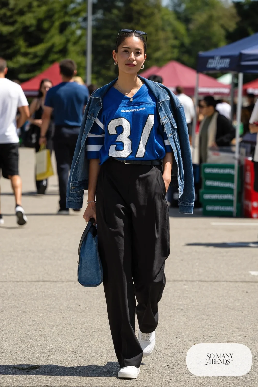 cobalt blue football jersey wide leg black pants cropped denim jacket leather sneakers sunglasses outfit 4