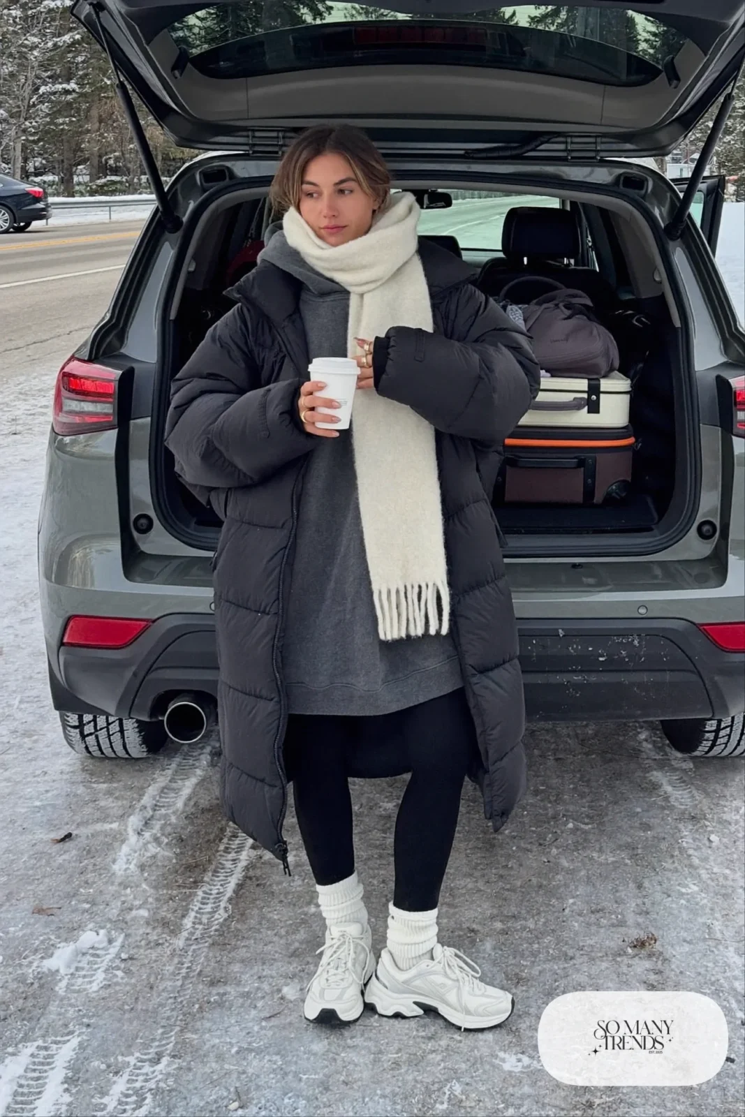 charcoal oversized sweatshirt dress black leggings long puffer jacket sneakers scarf outfit 31