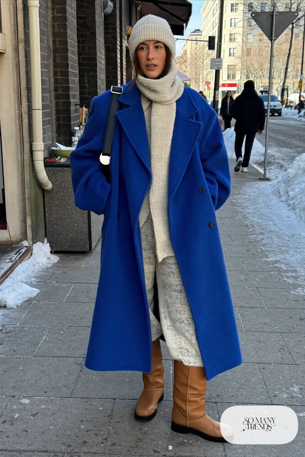 long cobalt blue wool coat cream knit sweater cream knit wide-leg pants tan boots black crossbody bag january outfit 21