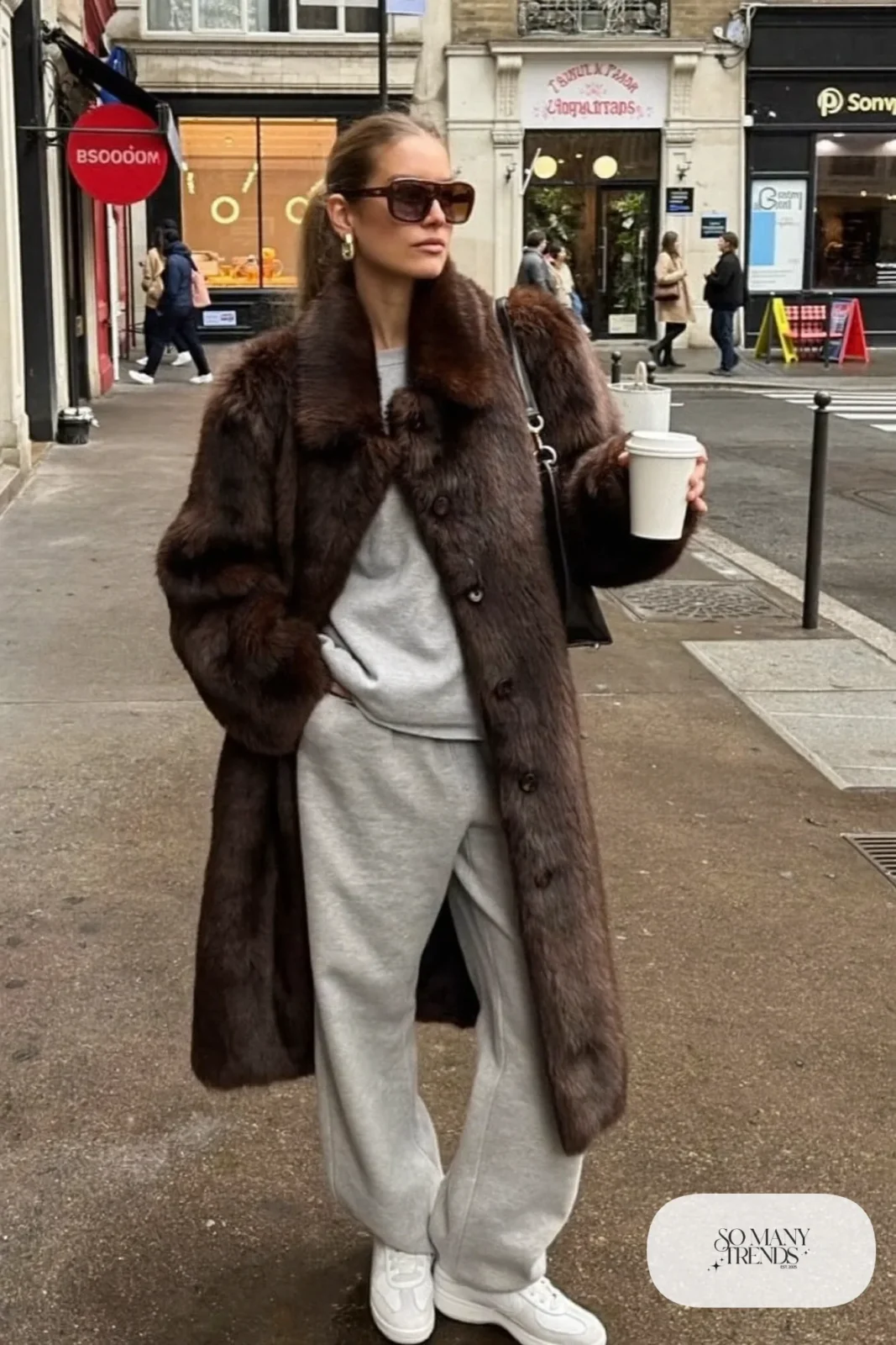Chocolate brown faux fur coat, gray sweatshirt and sweatpants set, white sneakers, winter outfit 12