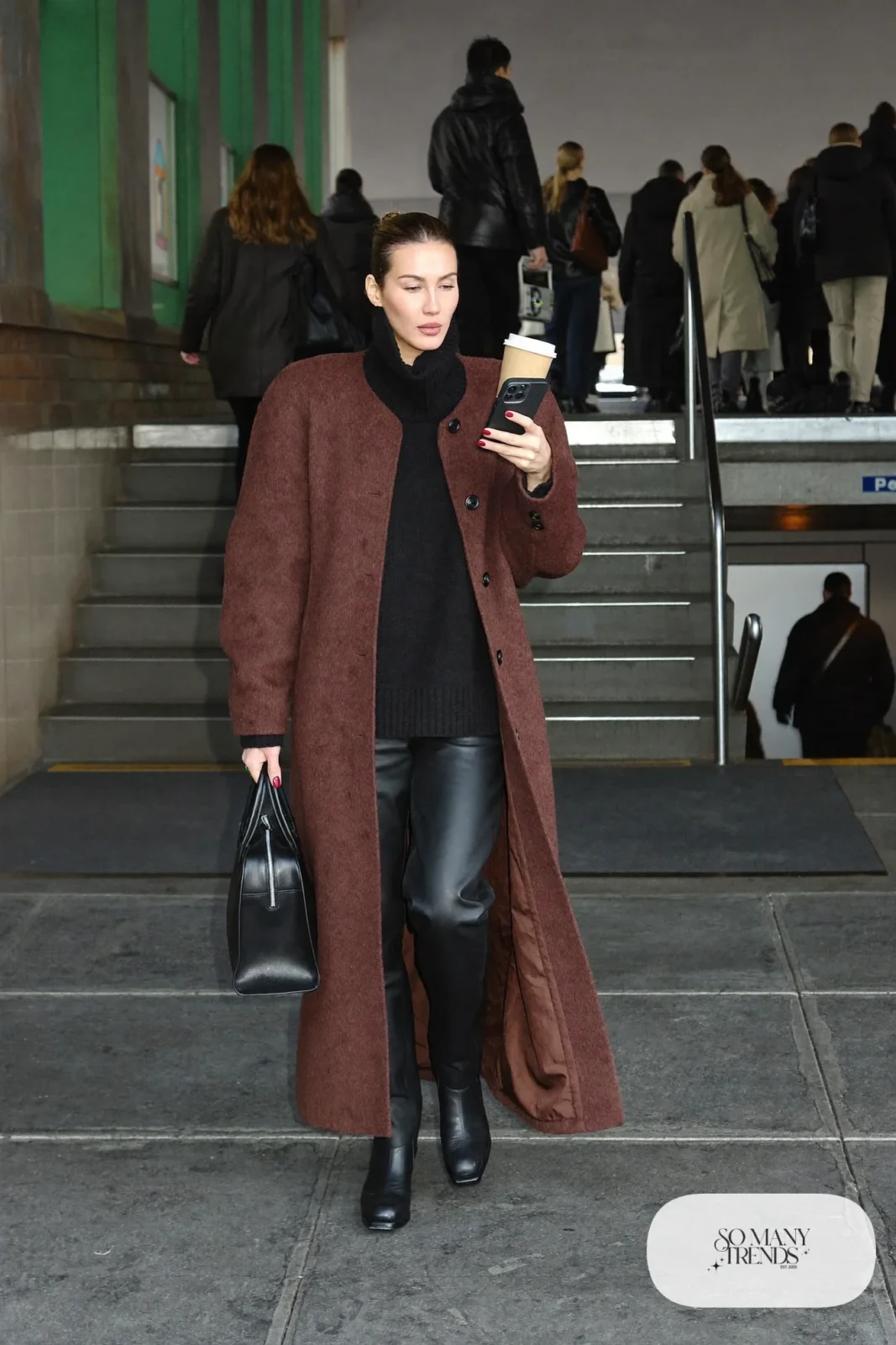 burgundy long wool coat black knit sweater black straight pants black ankle boots black leather bag outfit 14