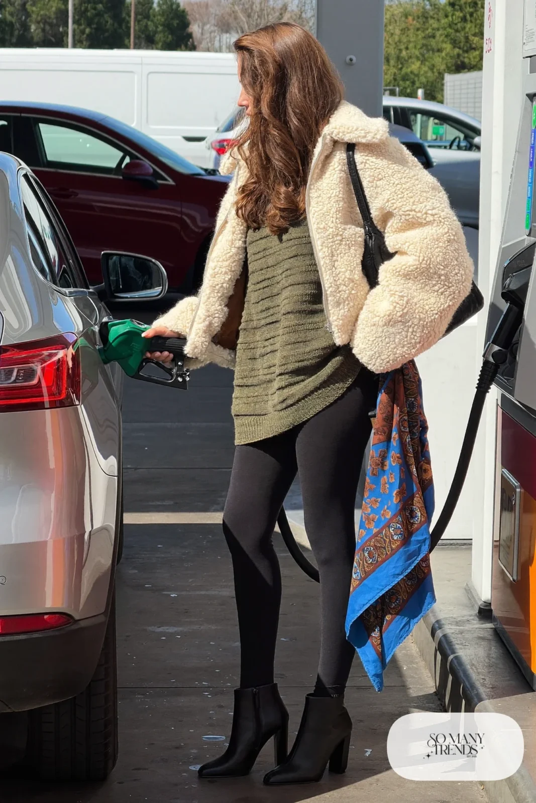 gray long sweater black leggings cream shearling jacket black ankle boots shoulder bag outfit 23