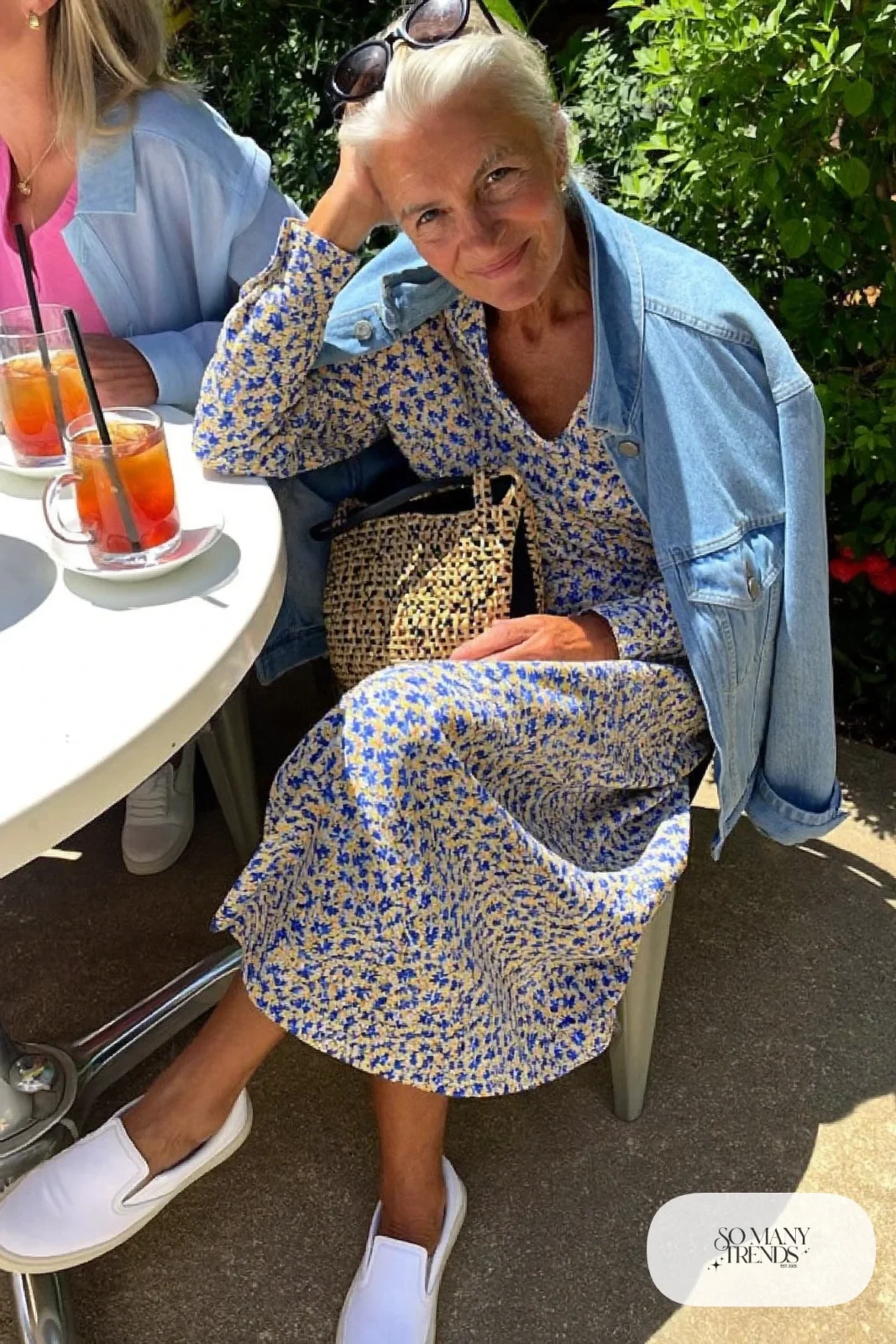 navy floral cream shirtdress with light denim jacket, white slip-on sneakers and straw bag outfit 9