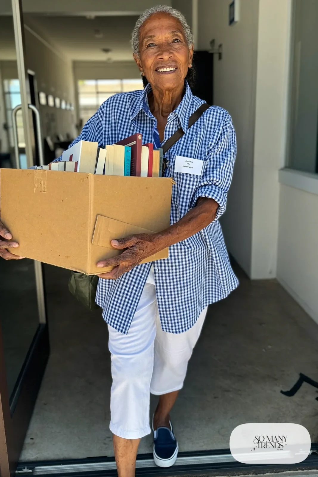 blue gingham shirt with white capri pants, canvas slip-ons and crossbody bag outfit 17
