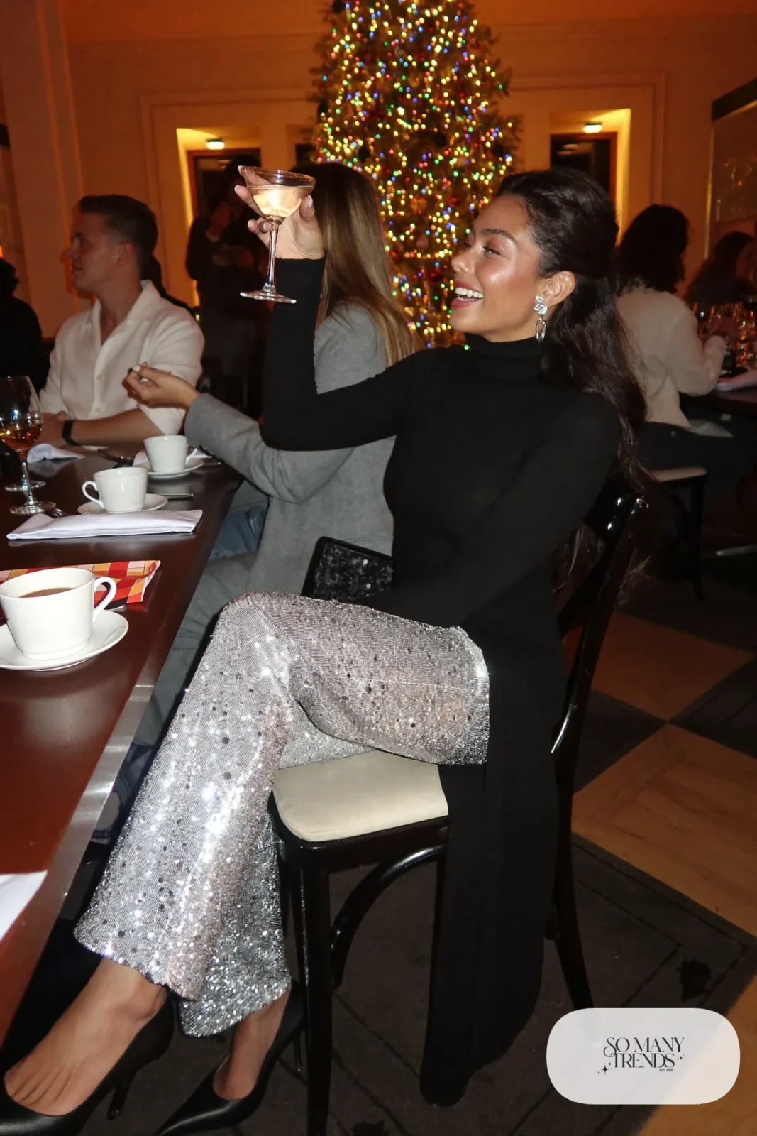 silver sequin pants black turtleneck sweater black pointed pumps clutch outfit 4