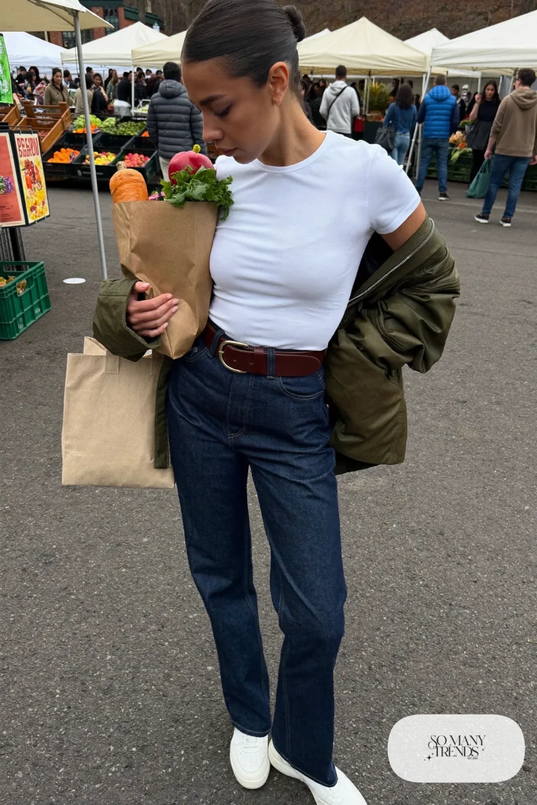 dark indigo high-rise straight jeans white tucked tee brown leather belt white sneakers outfit 15