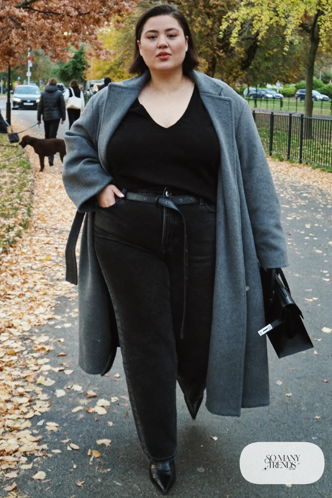 black high-waisted straight jeans, gray knee-length wool coat, black V-neck knit, pointed ankle boots outfit 20
