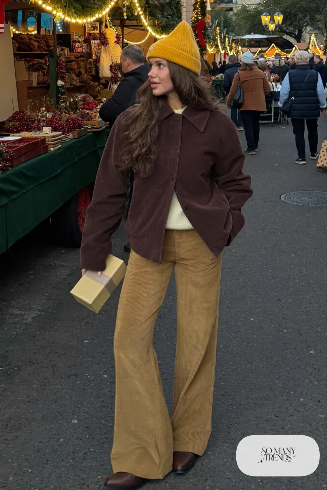 chocolate brown boxy suede jacket mustard beanie corduroy wide-leg pants cream sweater boots christmas market outfit 4