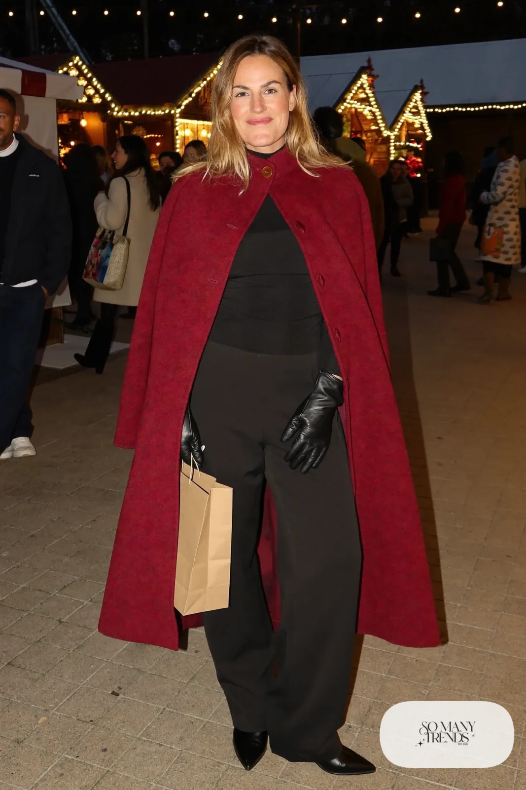 burgundy wool cape coat black knit black wide-leg pants pointed ankle boots leather gloves christmas market outfit 28