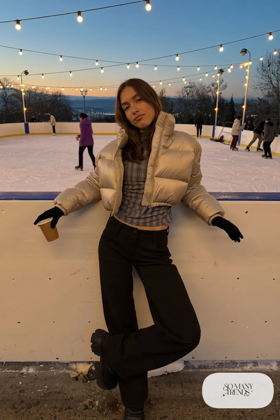 Cropped champagne puffer jacket, black fleece straight pants, chunky black boots, beanie and gloves, winter date outfit 20