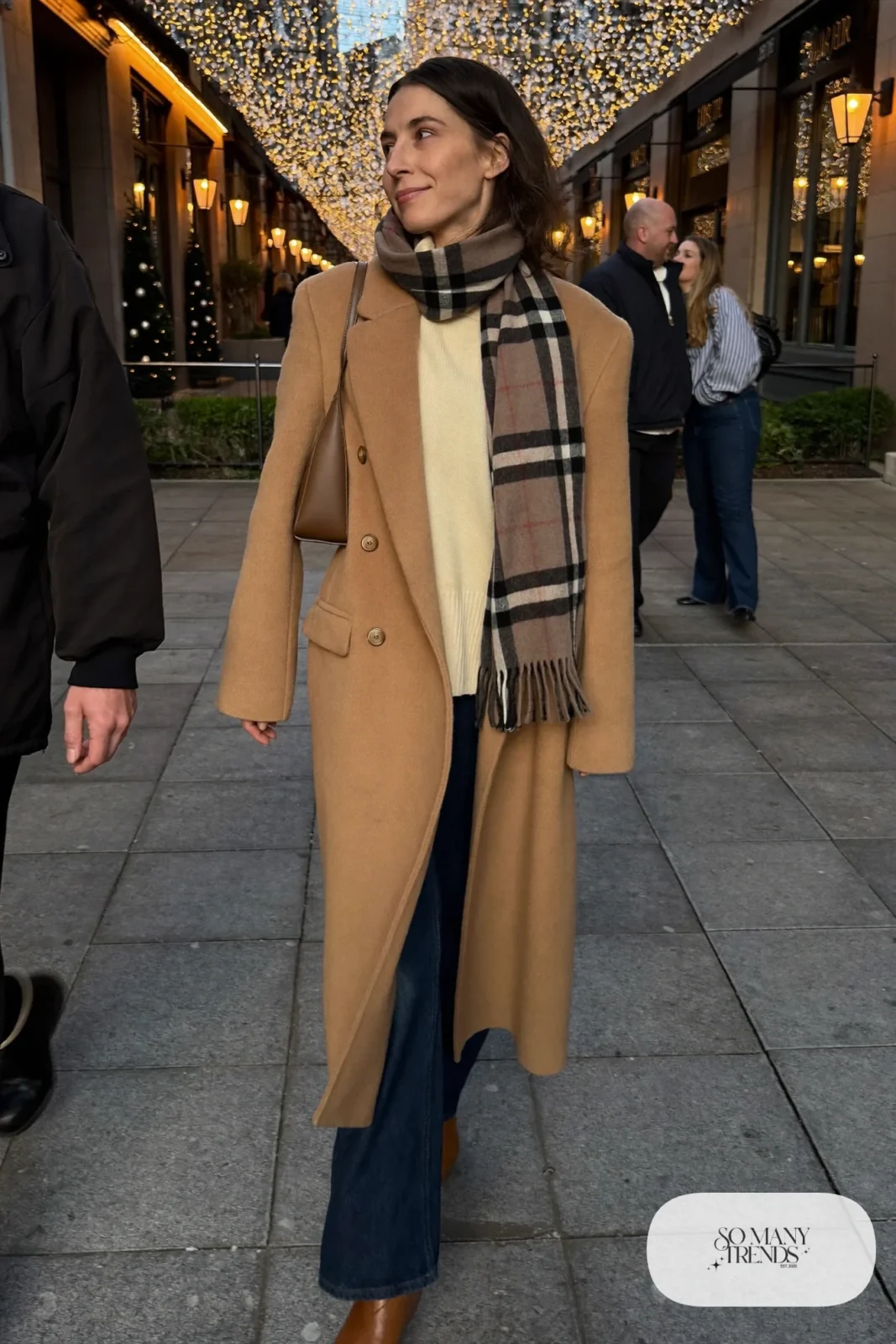Long camel wool coat, champagne turtleneck, dark straight jeans, plaid scarf and brown leather boots, winter date outfit 25