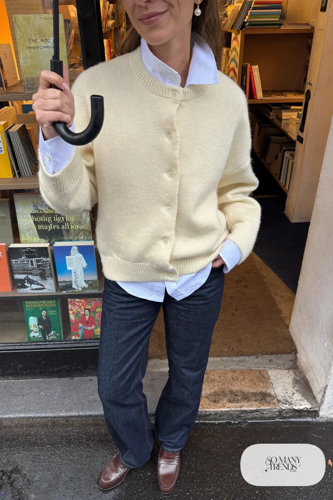 Woman in cream cashmere-blend cardigan, white shirt, dark jeans and brown loafers, outfit 14
