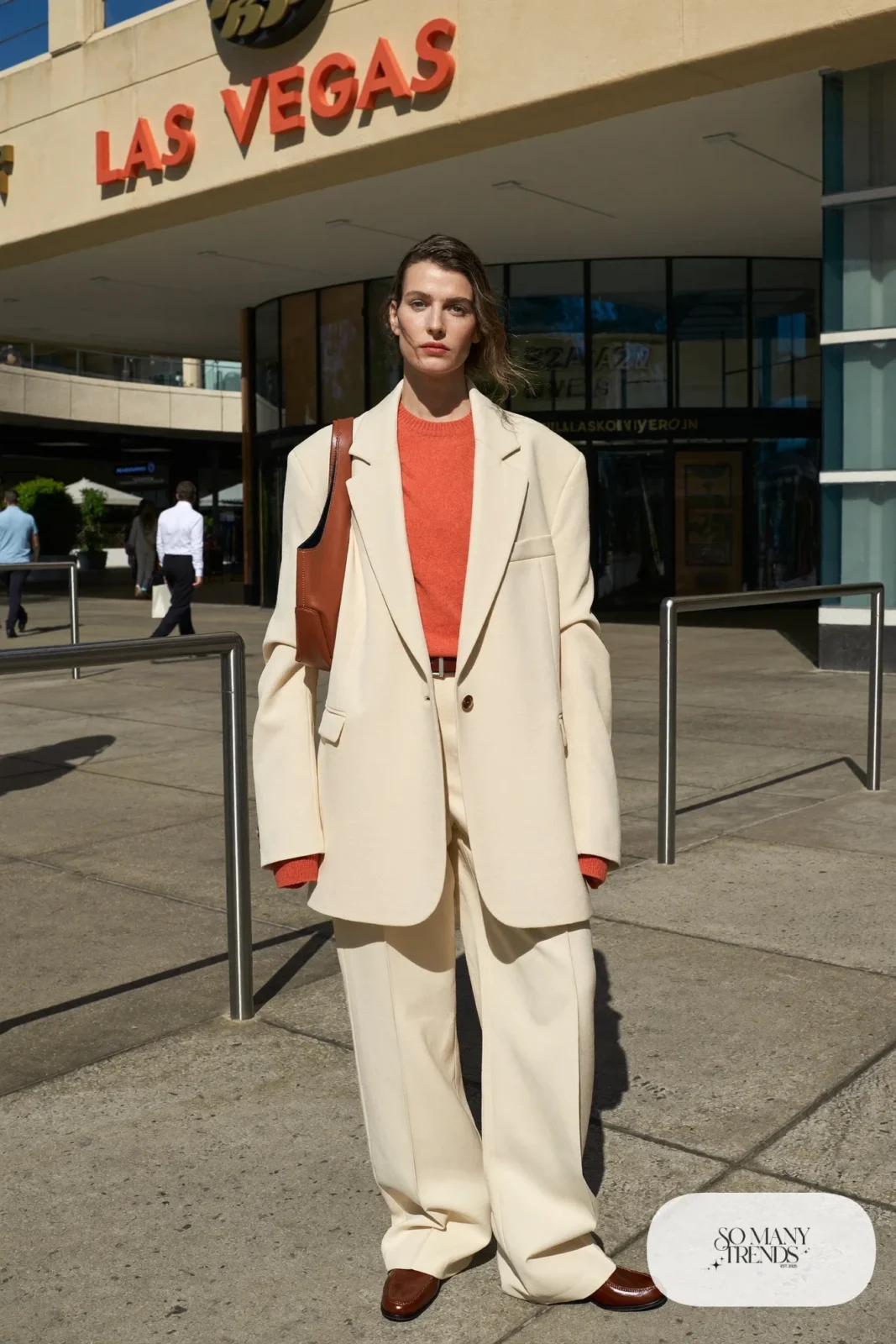 Woman in a cream oversized blazer and wide-leg pants, terracotta knit and brown loafers in Las Vegas, outfit 17