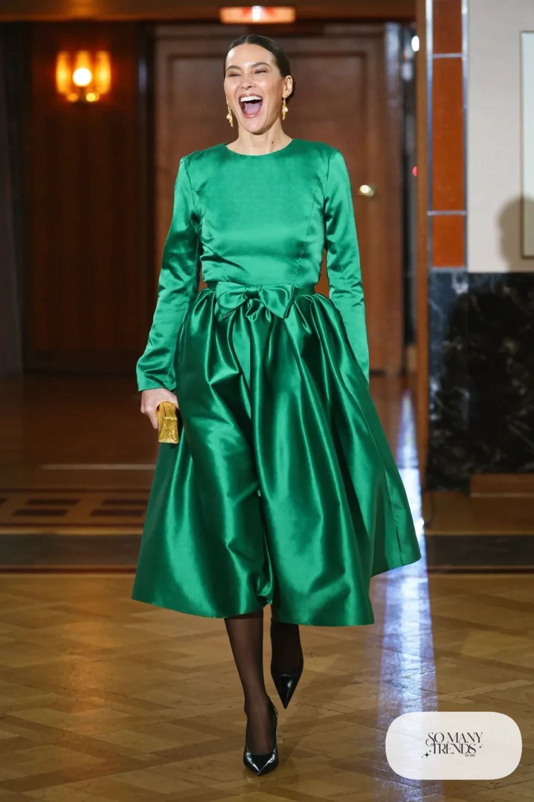 Emerald taffeta tea-length dress with waist bow, sheer hose and black pumps, formal night cruise look 14