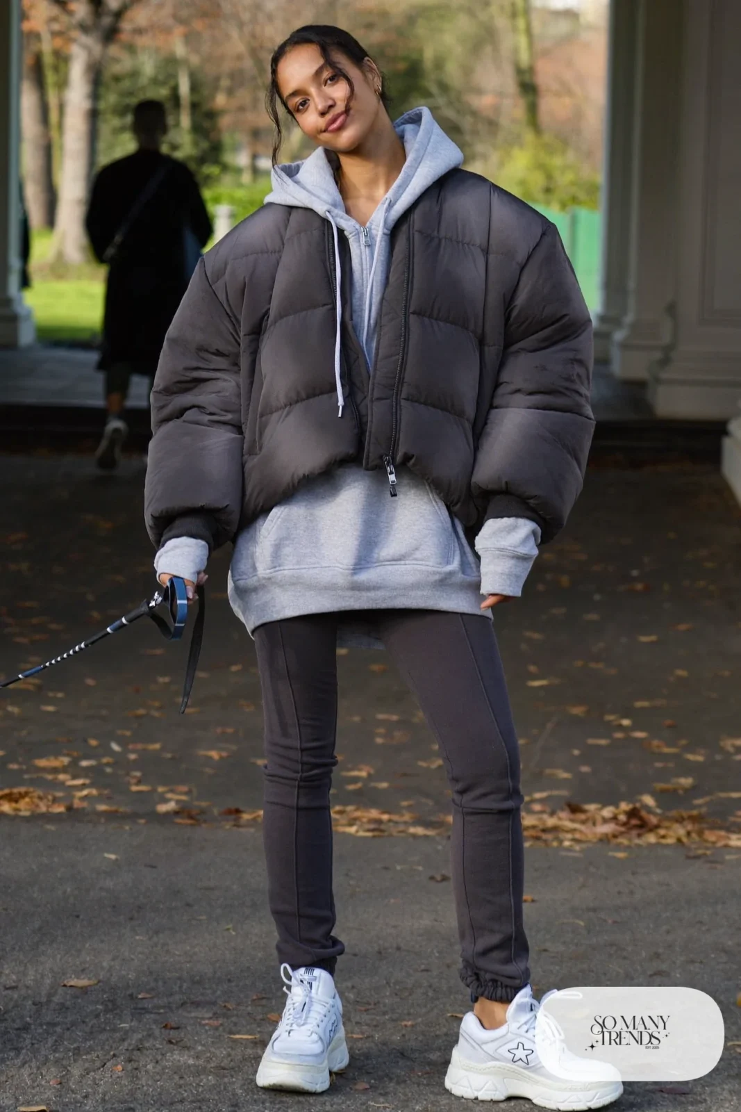 Woman in a charcoal quilted jacket, gray hoodie, charcoal joggers, lavender beanie and white Converse Run Star Hike platform sneakers - outfit 26