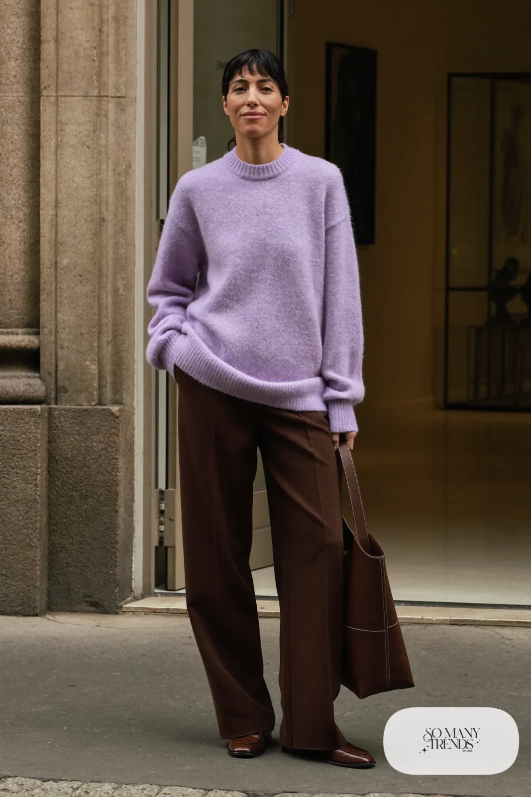 Woman in a lilac cashmere-blend sweater, chocolate brown wide-leg pants and brown leather loafers with a brown tote, outfit 17