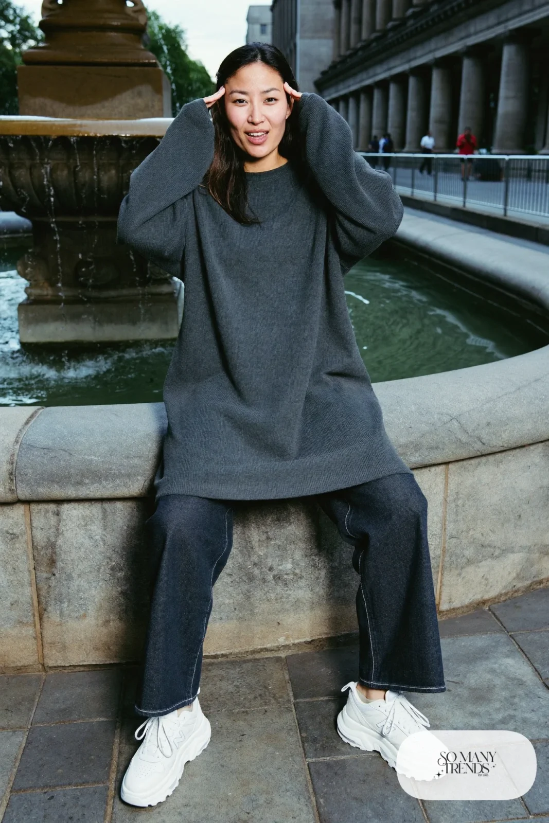 Woman in a charcoal sweatshirt, dark barrel leg jeans, wool beanie and white Converse Run Star Hike platform sneakers - outfit 22