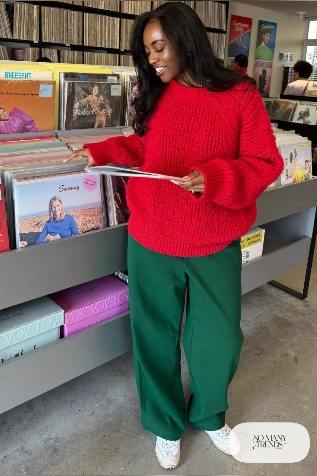Oversized tomato red knit sweater, grass green wide-leg pants and white sneakers, outfit 20