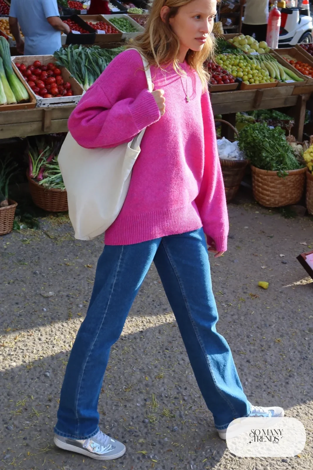Oversized hot pink knit crewneck sweater, cobalt blue straight-leg jeans and white sneakers, outfit 27