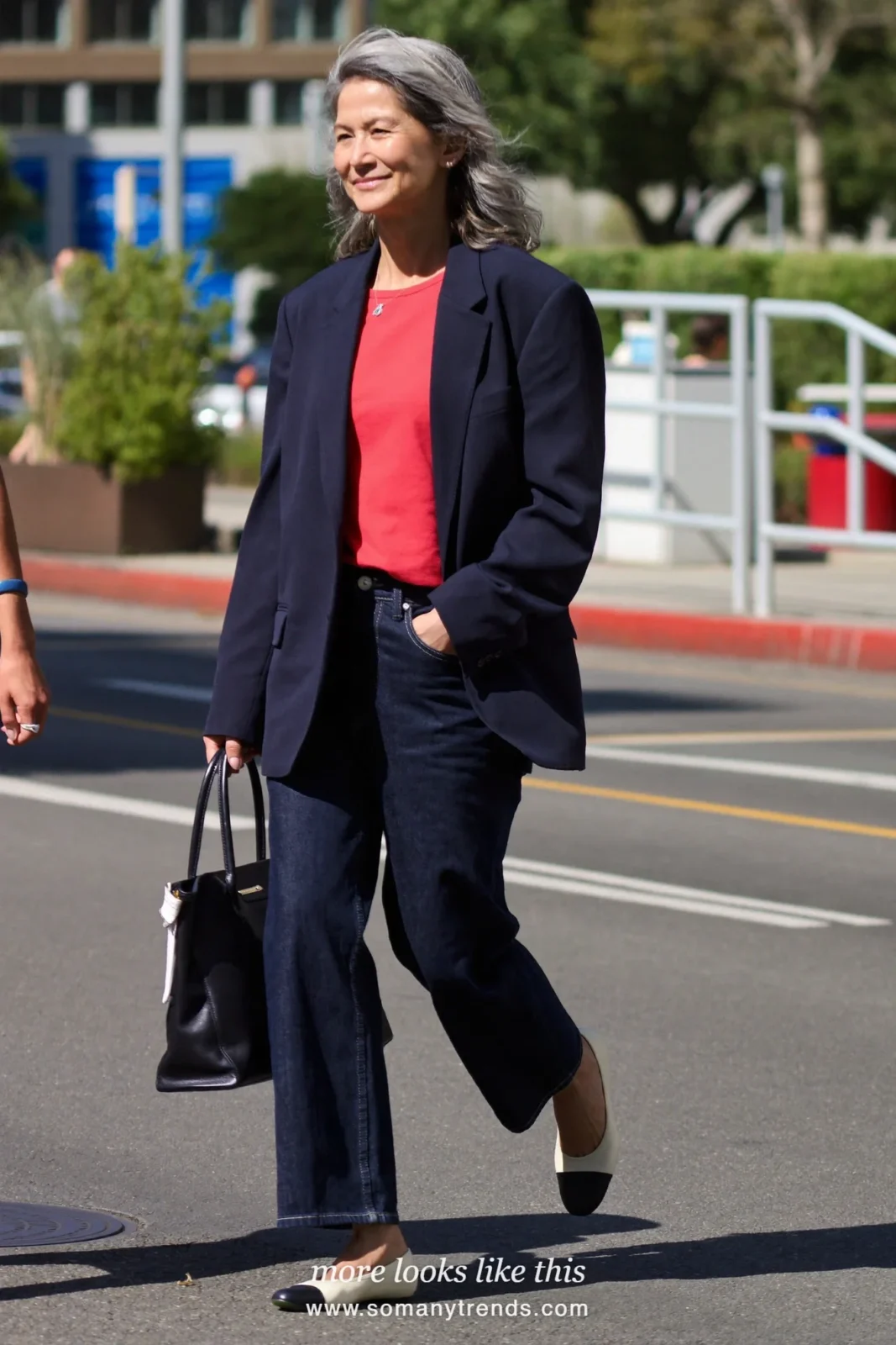 Look 22: relaxed navy blazer, red cotton tee, dark straight jeans and cream and black two-tone flats
