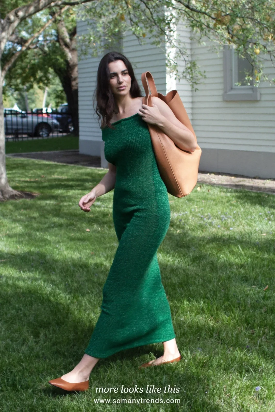 Woman in a loose forest green knit maxi dress with belt, peach bag and tan flats, Easter outfit 31