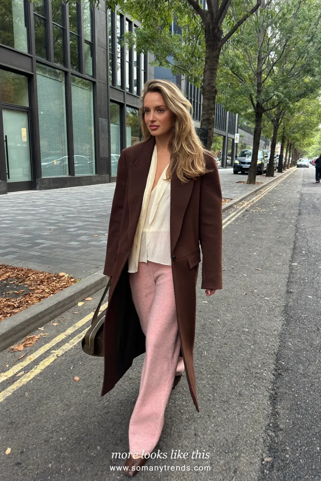 Woman in a chocolate long blazer, ivory shell, dusty pink wide-leg pants and brown square-toe pumps, outfit 26