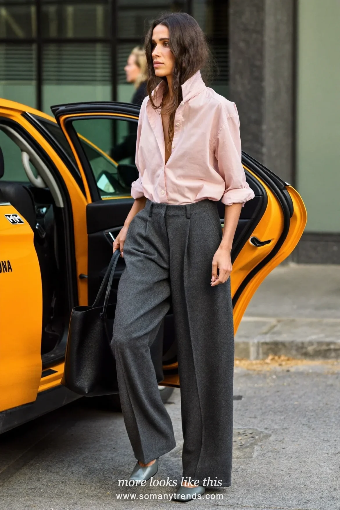 Woman in a dusty pink poplin shirt with popped collar, charcoal wide-leg pants and gray square-toe pumps, outfit 6