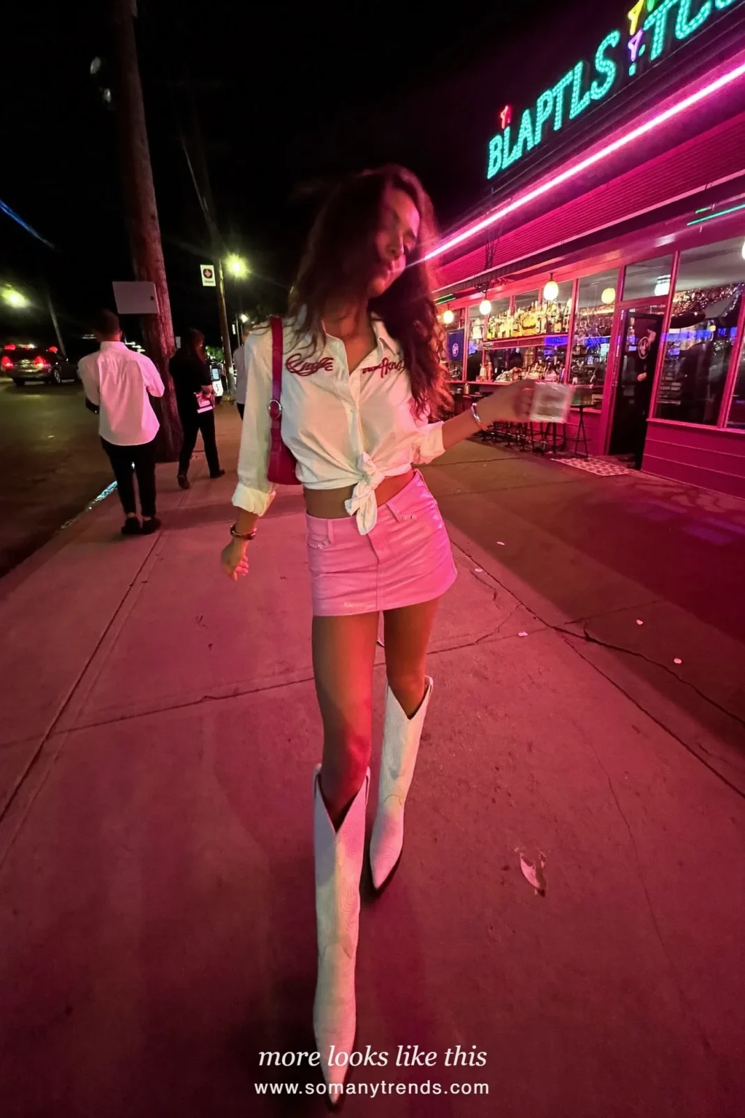 pink leather mini skirt, white western shirt tied at the waist and white cowboy boots, western glam outfit 19