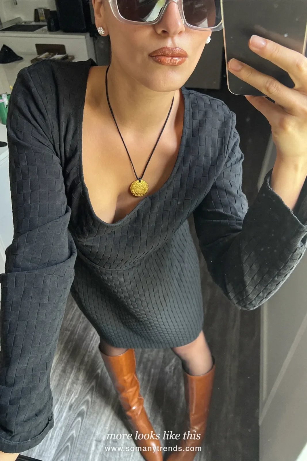 Woman in a black long-sleeve dress with cognac brown leather knee boots and a cognac leather bag, look 18