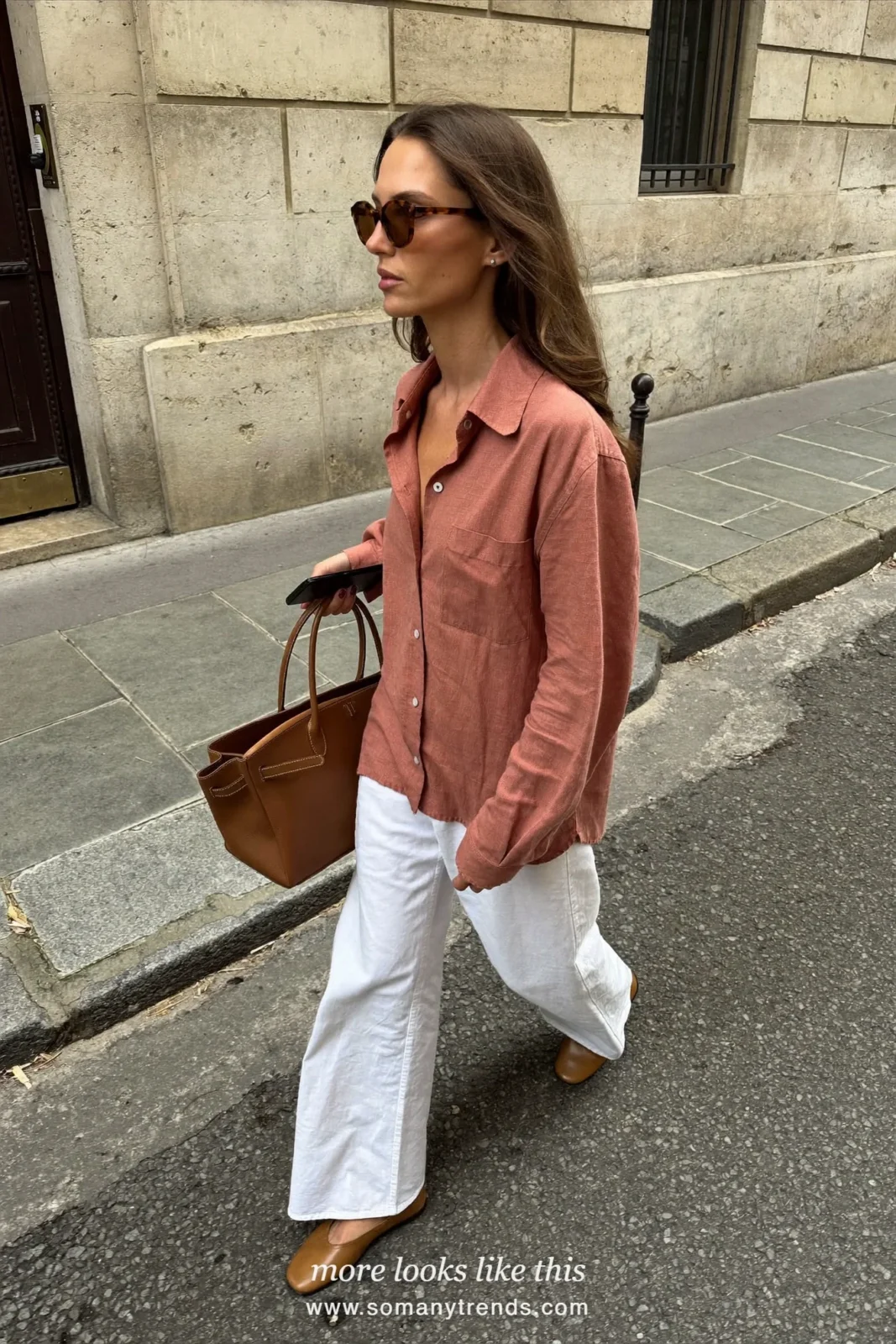 Look 16: terracotta linen shirt, white wide-leg pants and tan leather flats