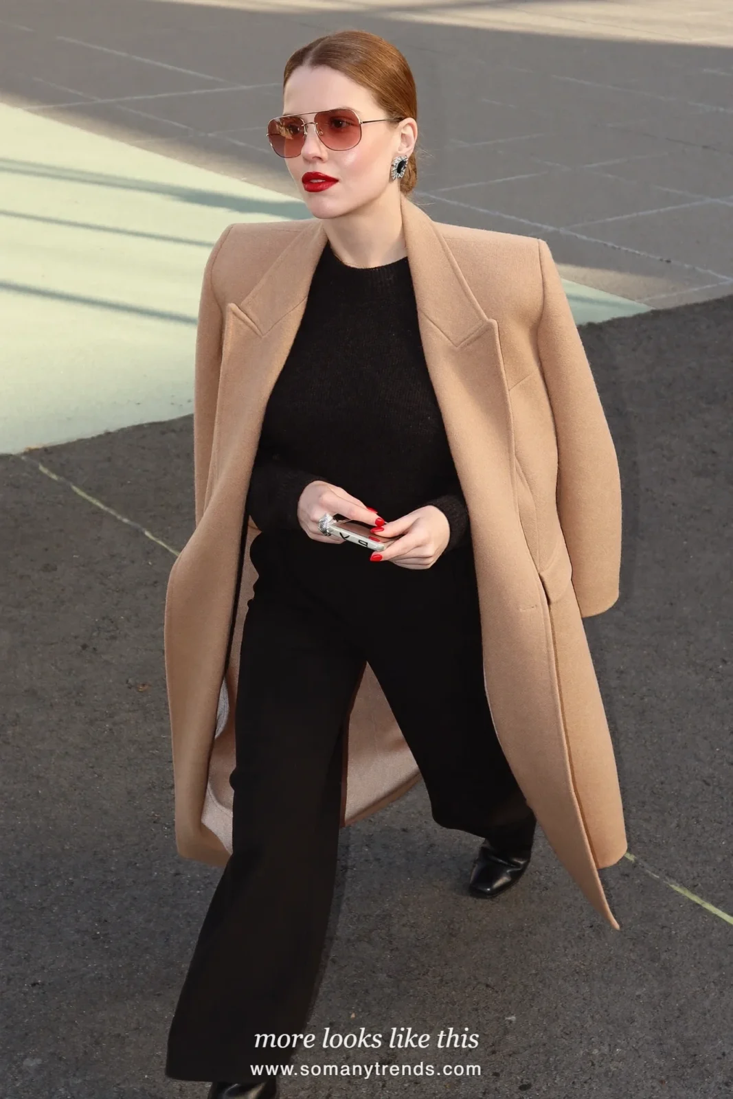 Look 19: long camel wool coat, black knit top, black wide-leg pants and black boots